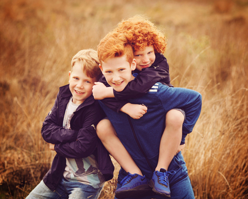 photography janine healy children siblings lifestyle outdoor shoot