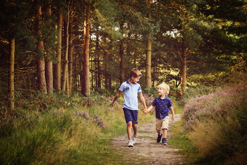 photography janine healy children siblings lifestyle outdoor shoot