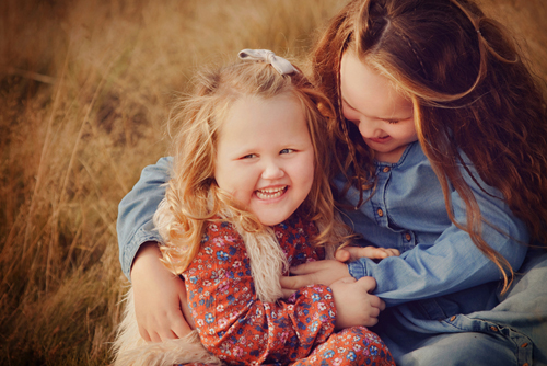 photography janine healy children siblings lifestyle outdoor shoot